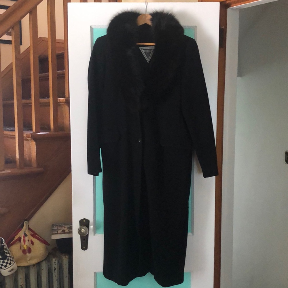 Beautiful long black coat with faux fur neck trim